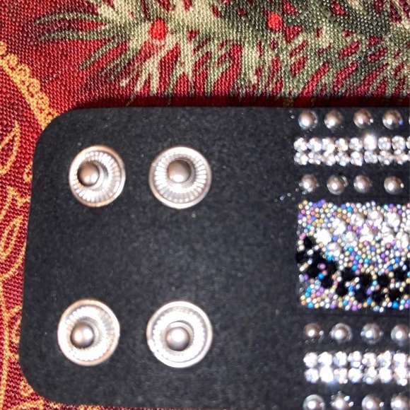Skull Bling Snap Bracelet - Picture 3 of 6